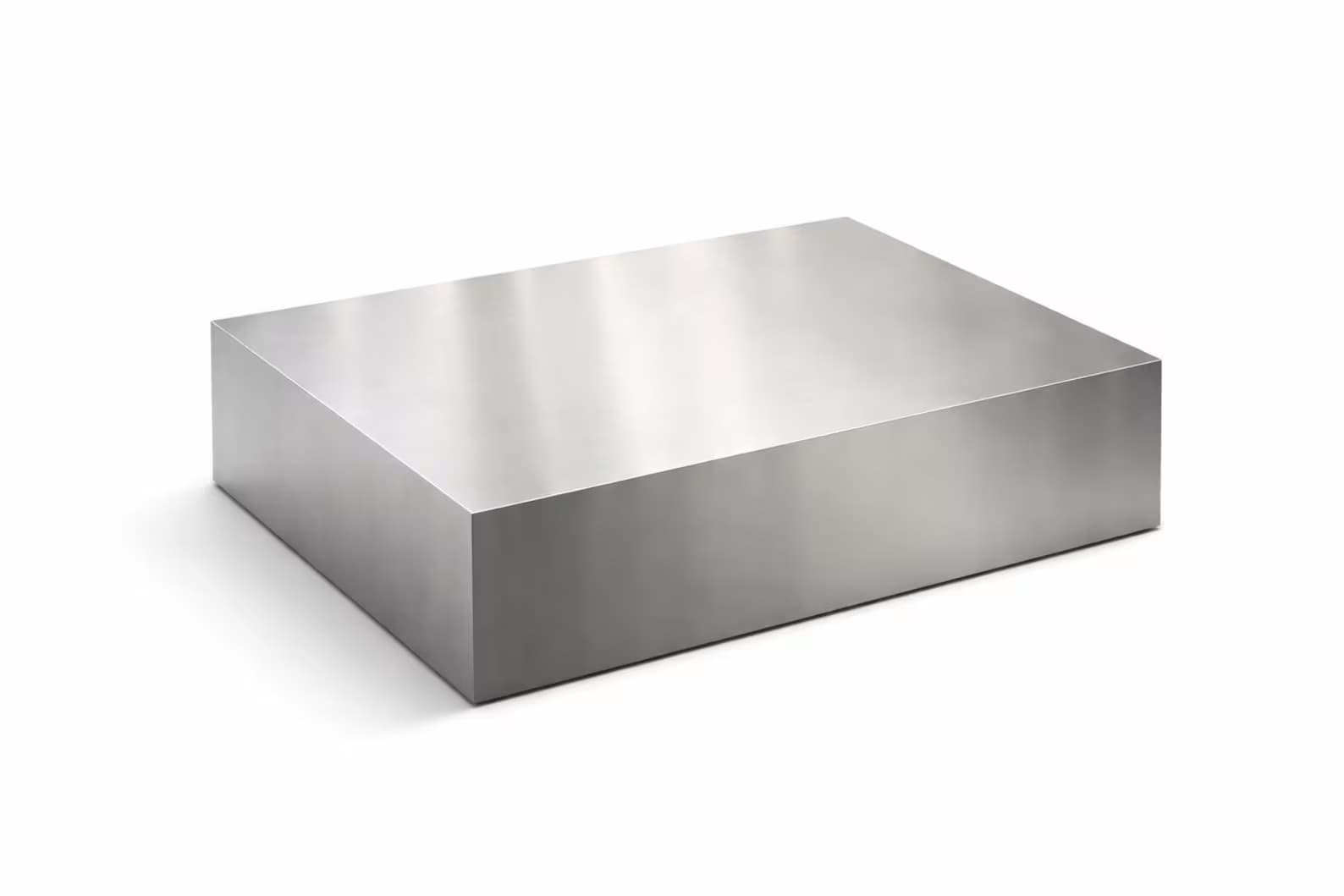 Rechteckiger Couchtisch mit gebürsteter V2A-Edelstahloberfläche, freigestellt